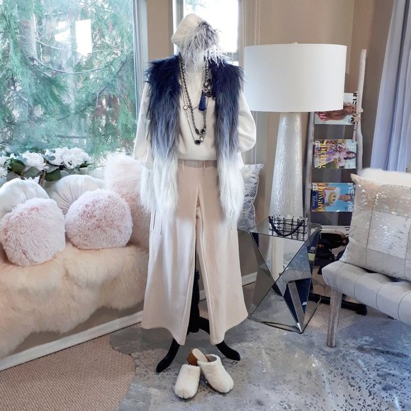 Me Jane Jackets & Blazers - EUC Me Jane ombre blue, grey & white faux fur sleeveless vest